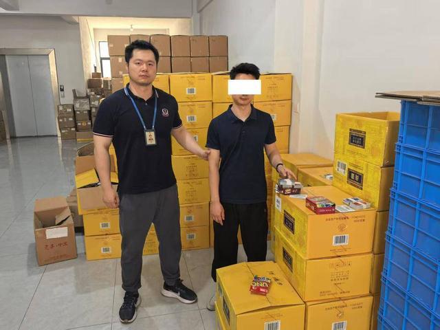 ！上海警方侦破一起假冒游戏卡牌案件涉案金额600万元麻将胡了模拟器试玩家族式团伙制销假冒“UNO”卡牌(图3)